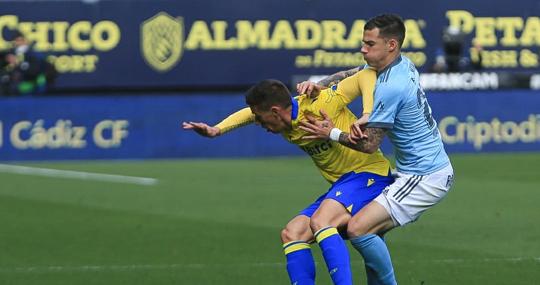 Rubén Alcaraz fue de nuevo titular en el Cádiz CF.