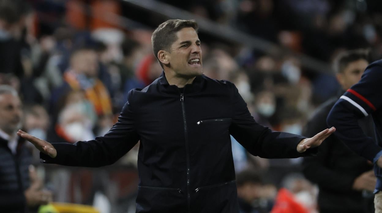 Robert Moreno ha dejado de ser técnico del Granada tras su derrota en Valencia.