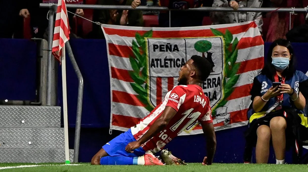 Thomas Lemar celebra un gol esta temporada con el Atlético.