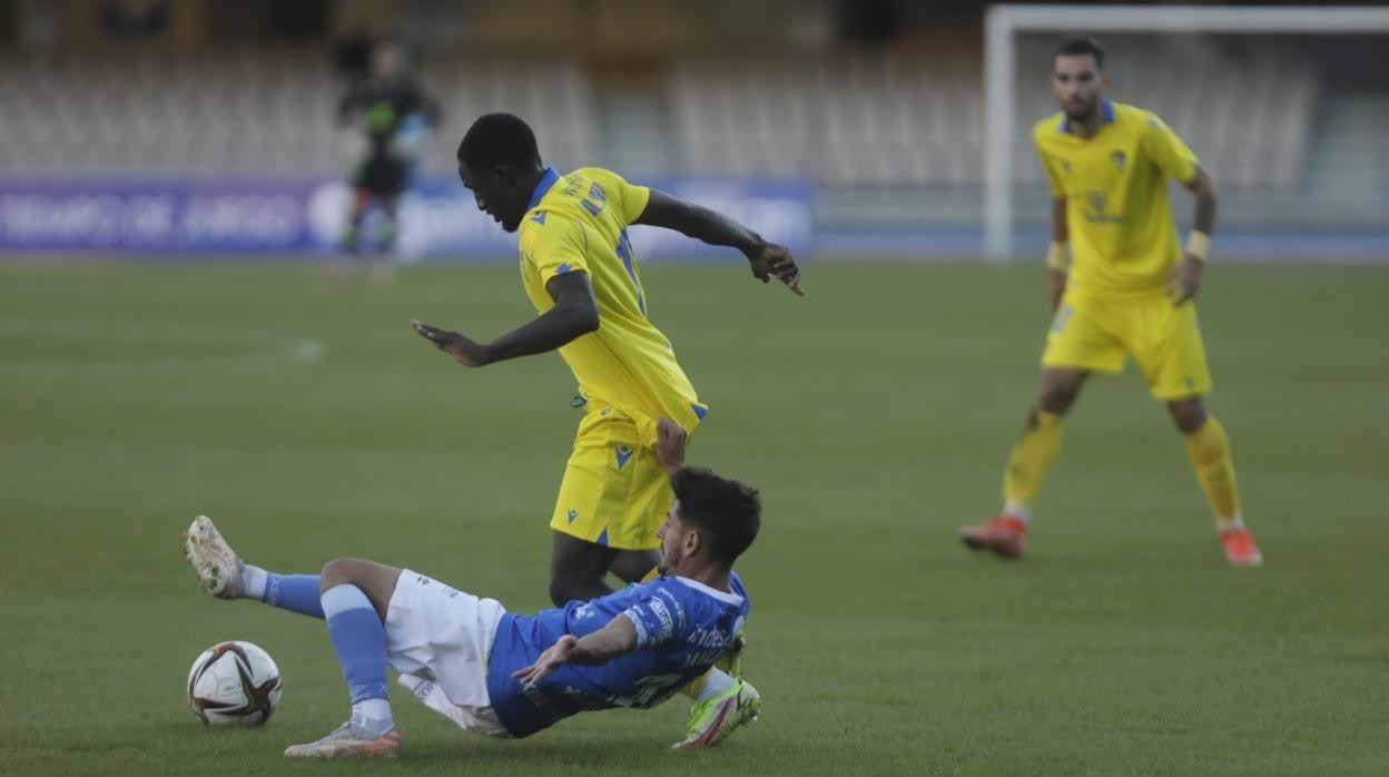 Cádiz B y Xerez DFC se verán las caras en El Rosal.