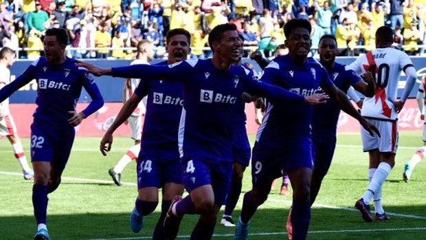 Así son las nueve jornadas que restan para el Cádiz y sus rivales para la permanencia