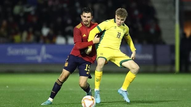 Chust: «El estilo de la sub'21 se parece más, sin duda, al de Sergio que al de Cervera»