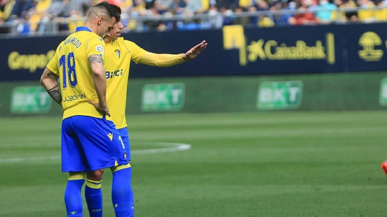 Rubén Alcaraz y Álvaro Negredo son fijos para Sergio González en el Cádiz CF.