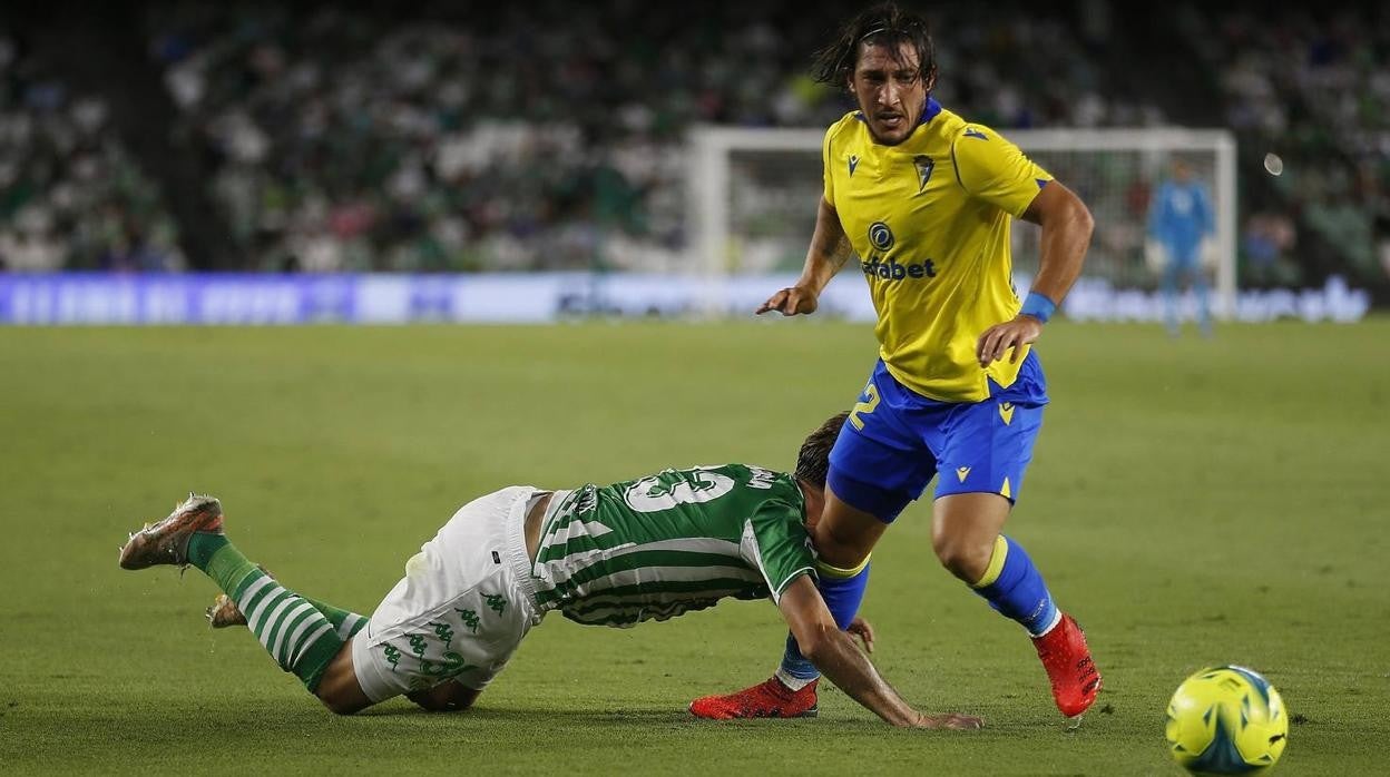 'Pacha' Espino es fijo en el once inicial del Cádiz CF.