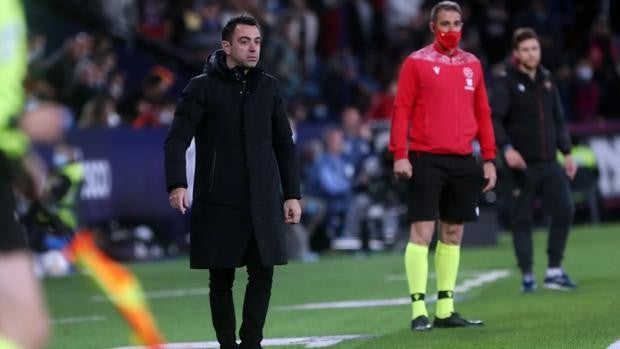 Problemas en defensa para Xavi antes del Cádiz