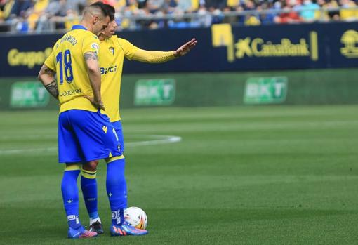 Rubén Alcaraz y Álvaro Negredo, dos jugadores muy importantes en este Cádiz CF.