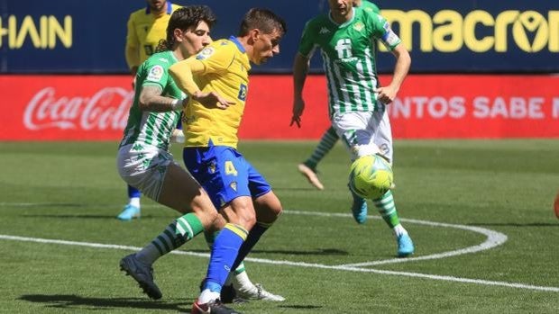 El Cádiz CF perderá dos semanas a Rubén Alcaraz