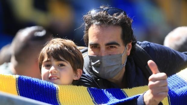 El Cádiz llegó en volandas al estadio antes de recibir al Elche