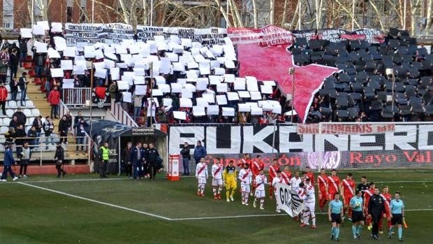 La afición del Rayo motivó a su equipo para ayudar al Cádiz