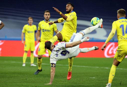 Akapo completó un encuentro sensacional en el Santiago Bernabéu ante el Real Madrid.