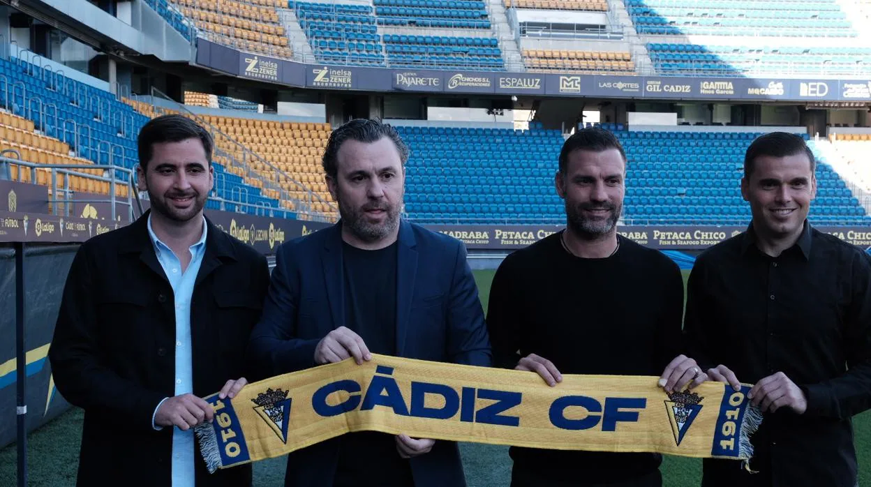Salvo Carlos Sánchez, Sergio y su cuerpo técnico continúan vinculados al Cádiz CF.