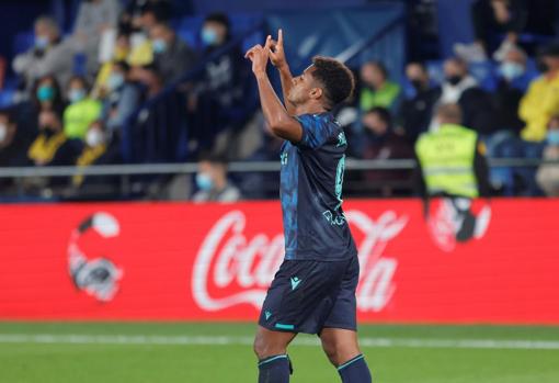 'Choco' Lozano firmó una actuación estelar en Villarreal con tres goles.