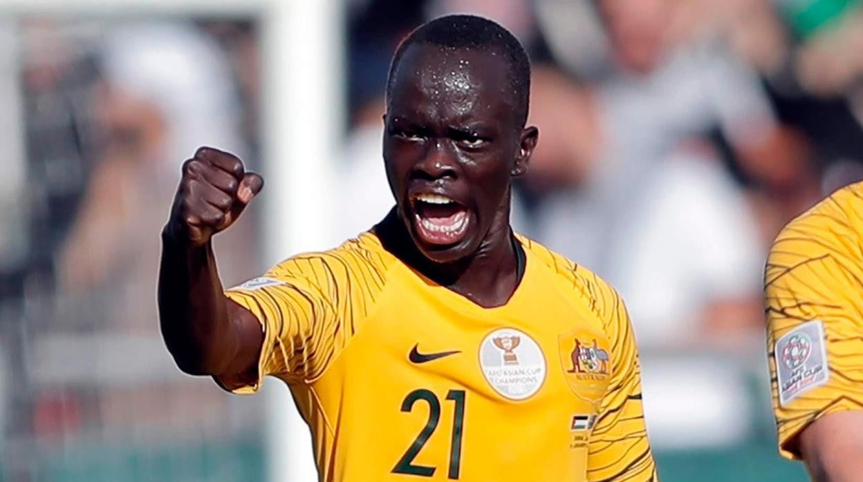 Awer Mabil con la selección australiana.