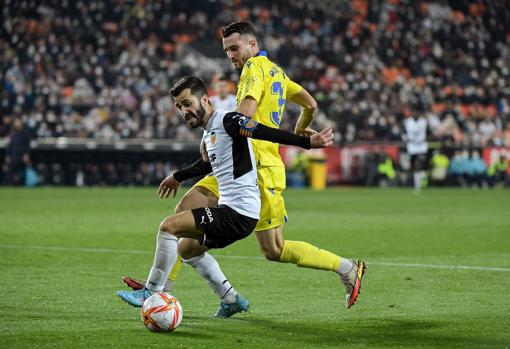 Raúl Parra durante el Valencia - Cádiz de la Copa del Rey.