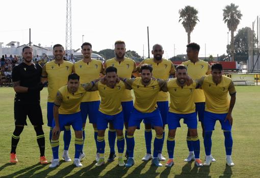 Once titular del Cádiz CF ante el Barbate en el primer encuentro de la pretemporada.