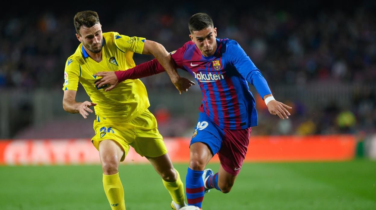 Raúl Parra secó a Ferrán Torres en Barcelona.