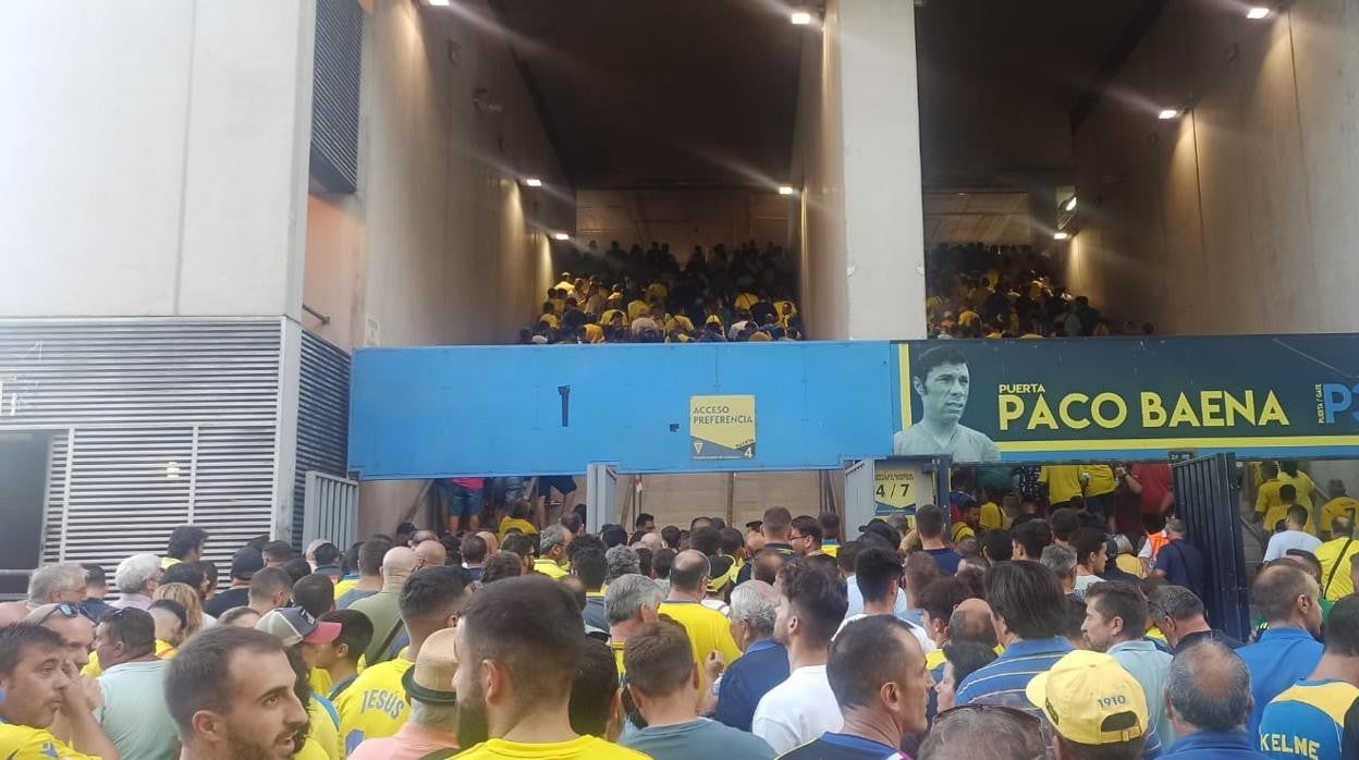 Alma Cadista pide mayor profesionalidad al Cádiz CF en la organización del acceso al estadio