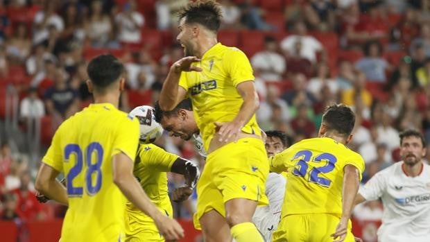 Sevilla - Cádiz (1-0) Al menos hay banquillo