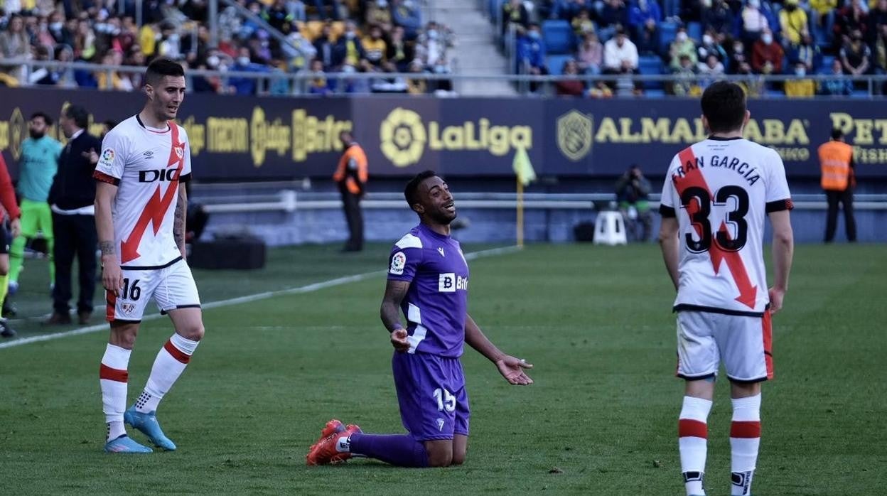 Akapo, durante un encuentro ante el Rayo Vallecano