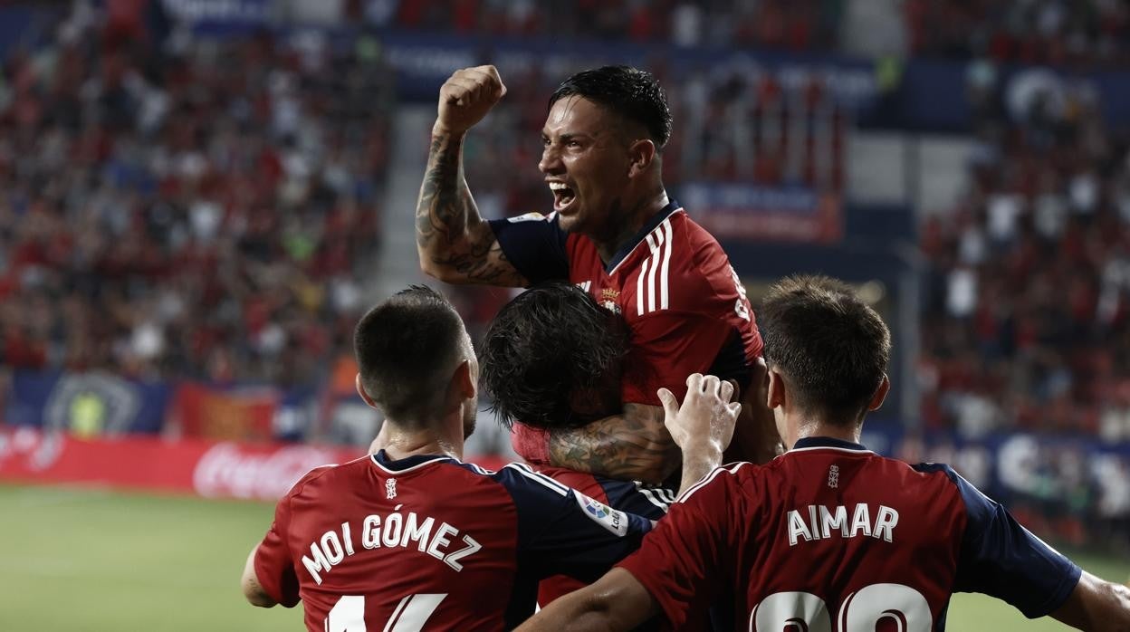 Osasuna ganó al Sevilla FC gracias a un controvertido penalti.