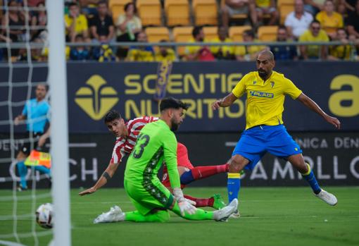 'Plaiz' patrocinó al Cádiz CF en algunos encuentros de la pretemporada.