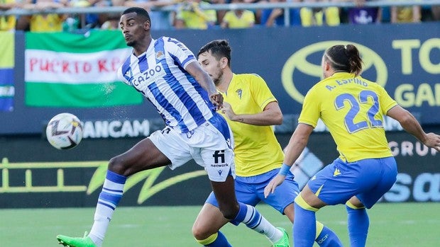 El Cádiz CF no gana en su debut desde que volvió a Primera