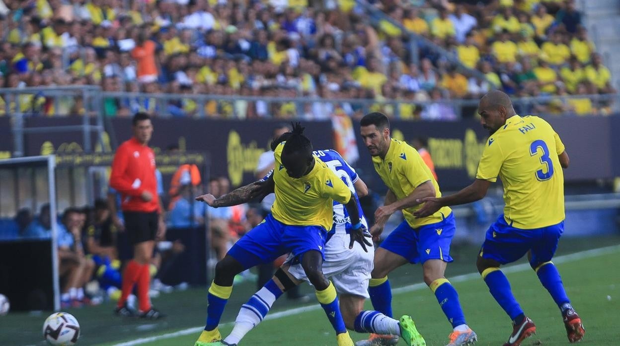 Mabil debutó con el Cádiz ante la Real.