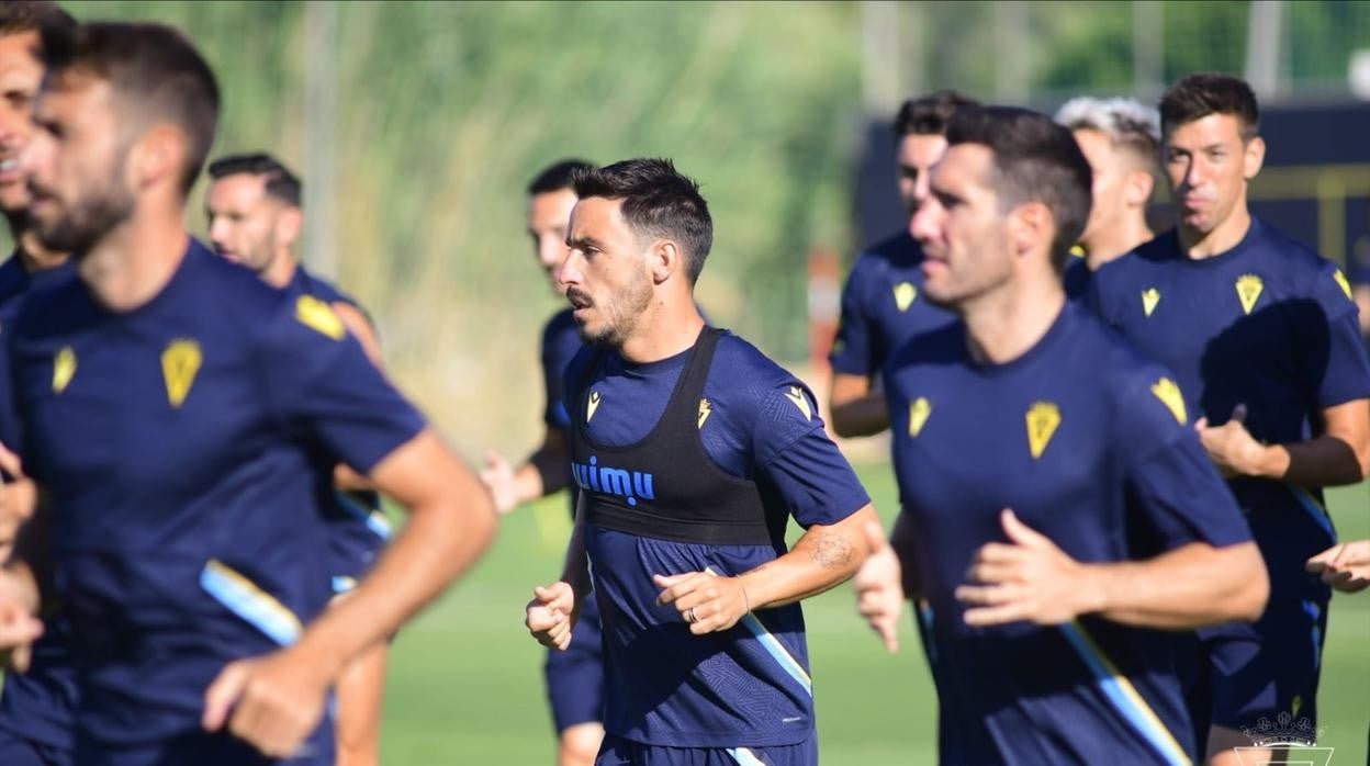 Los jugadores del Cádiz se ejercitan en la Ciudad Deportiva