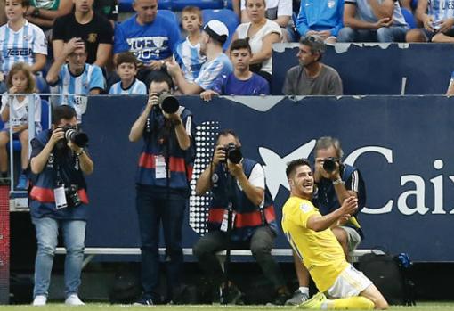 El delantero Caye Quintana marcó un gol sensacional con el Cádiz CF en La Rosaleda ante el Málaga.