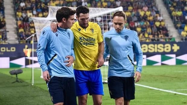 El Cádiz analizará el fichaje de un lateral durante el parón