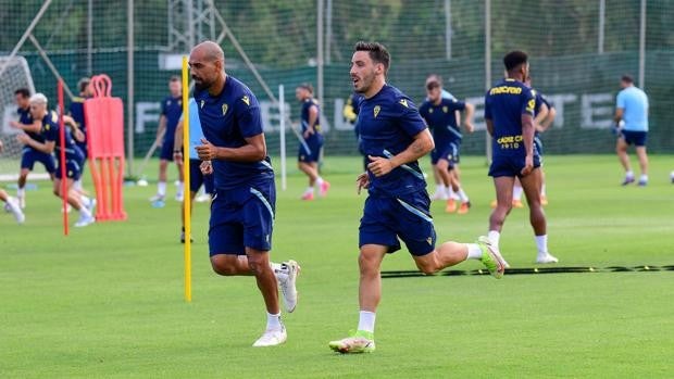 Iza, novedad en el Getafe - Cádiz