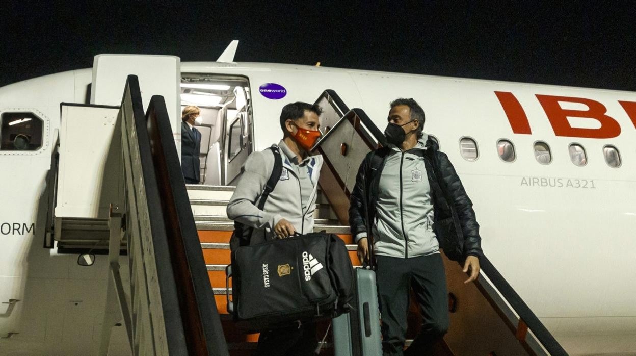 Jesús Casas junto a Luis Enrique durante su etapa en la selección española.