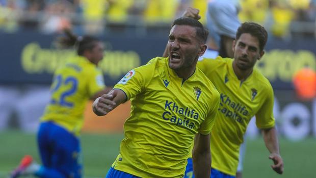 Sobrino y Lucas Pérez, los pistoleros del Cádiz CF