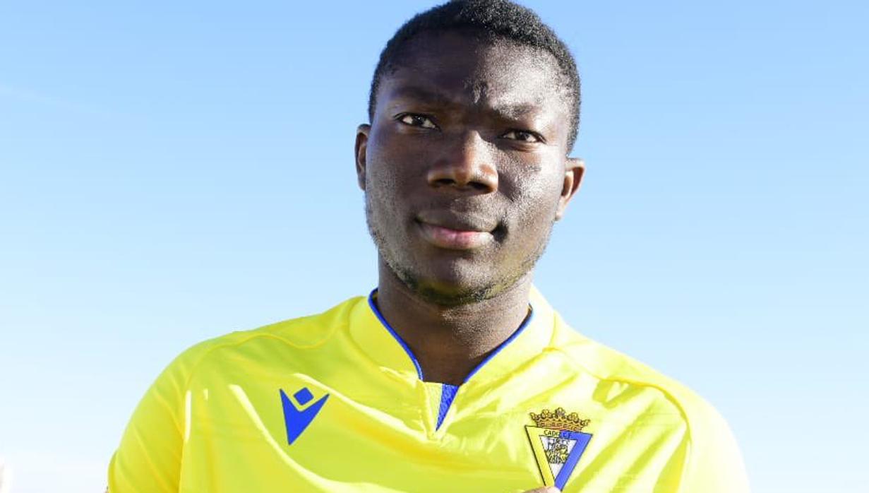 Diarra con la camiseta del Cádiz CF