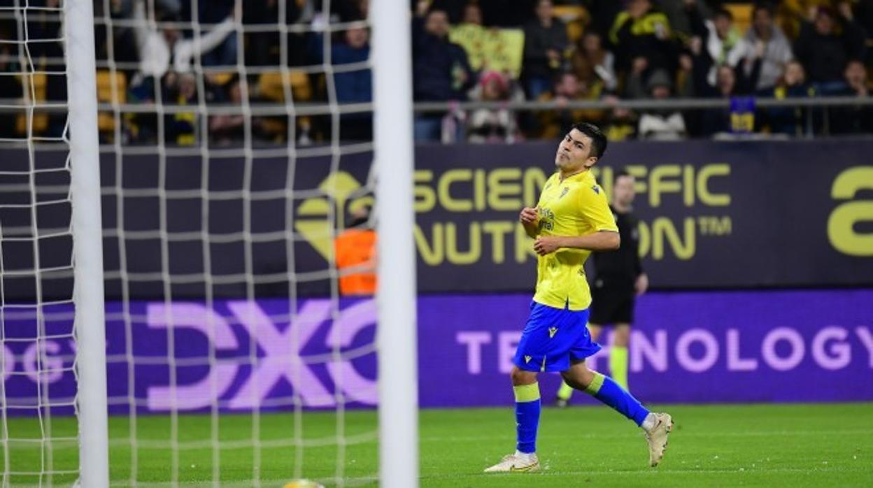 Alarcón marcó un gol en el amistoso en Carranza ante el United.