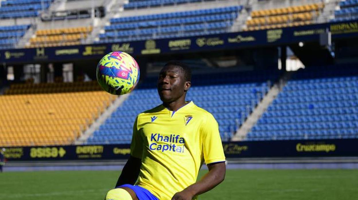 Diarra en su presentación con el Cádiz