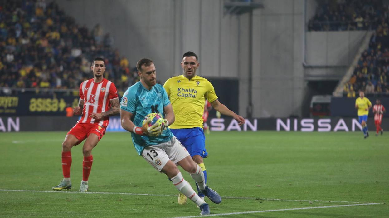 Lucas Pérez durante el reciente Cádiz - Almería.