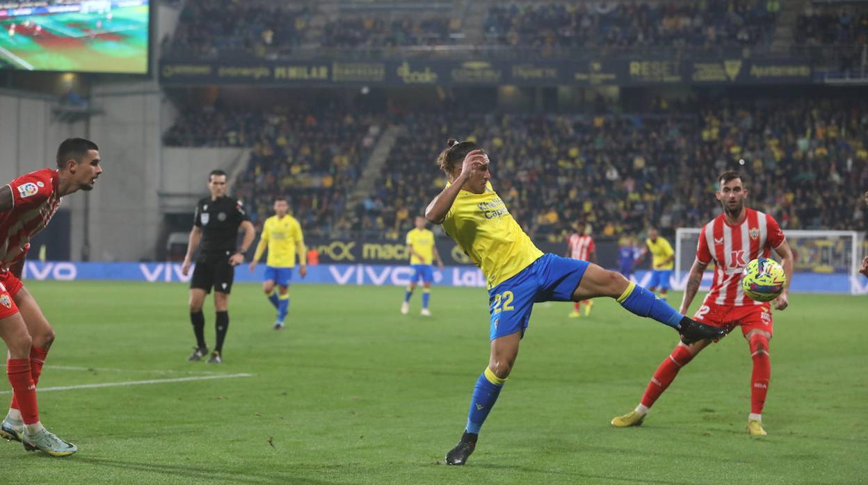 'Pacha' Espino, durante el Cádiz - Almería