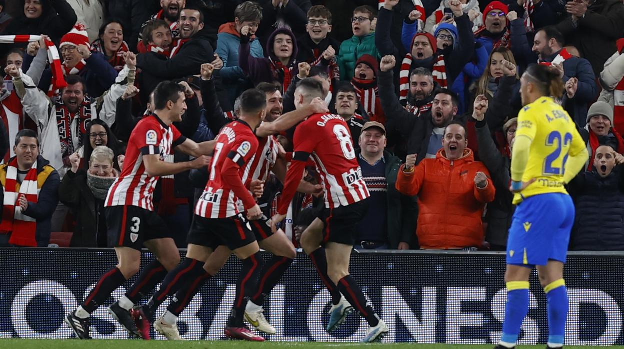 Oihan Sancet, el '8' del Athletic, firmó un 'hat-trick' ante el Cádiz CF.