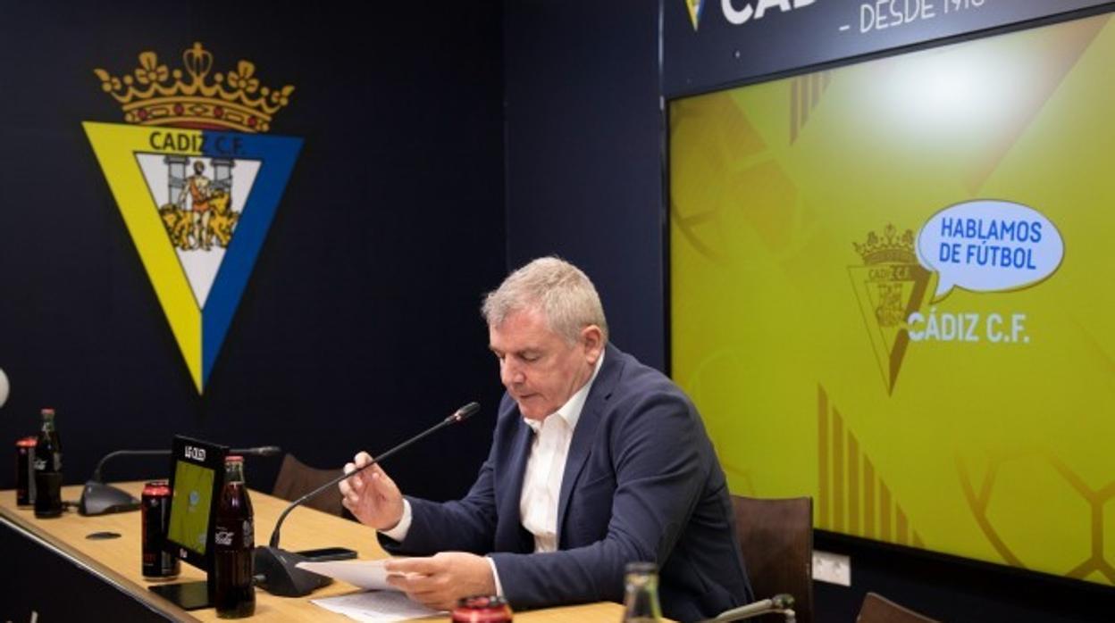 Manuel Vizcaíno, presidente del Cádiz, presentó el evento en la sala de prensa de Carranza.