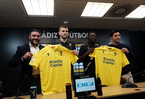 Raúl Parra y Youba Diarra llegaron en el mercado de invierno al Cádiz CF.