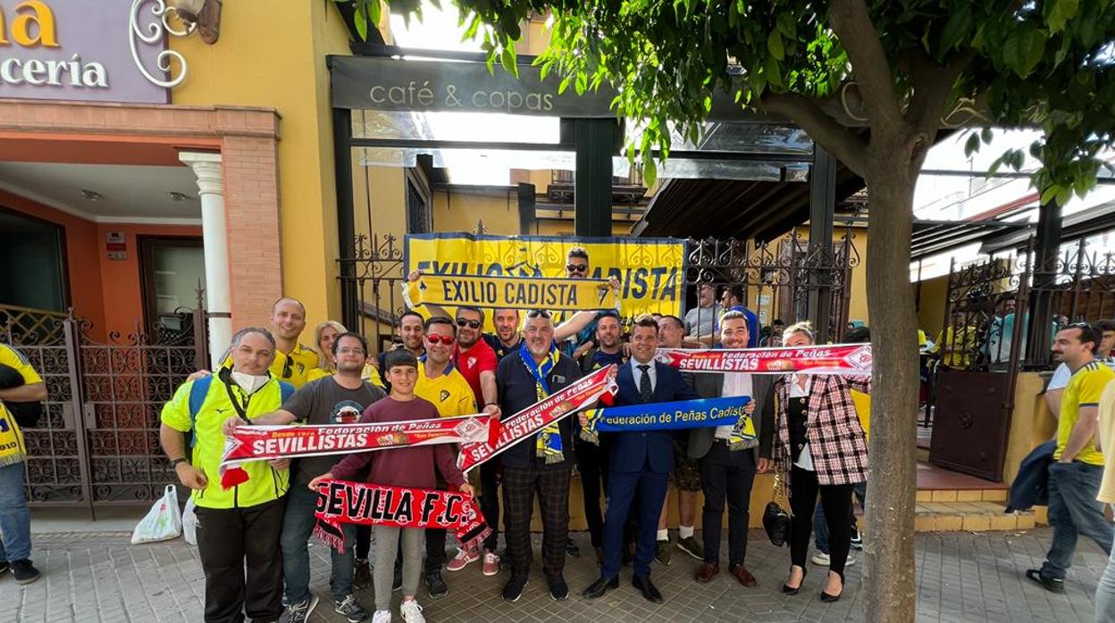 Los presidentes de las dos peñas, en la previa de un derbi.