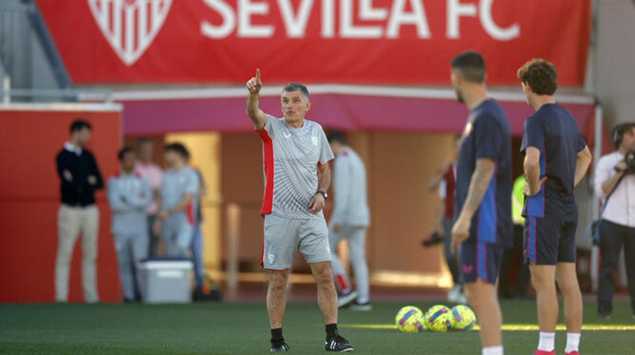 Mendilibar, ante su primer partido como entrenador del Sevilla.