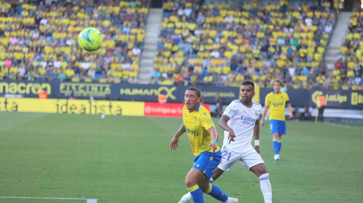 'Pacha' Espino y Rodrygo, durante el encuentro del curso pasado