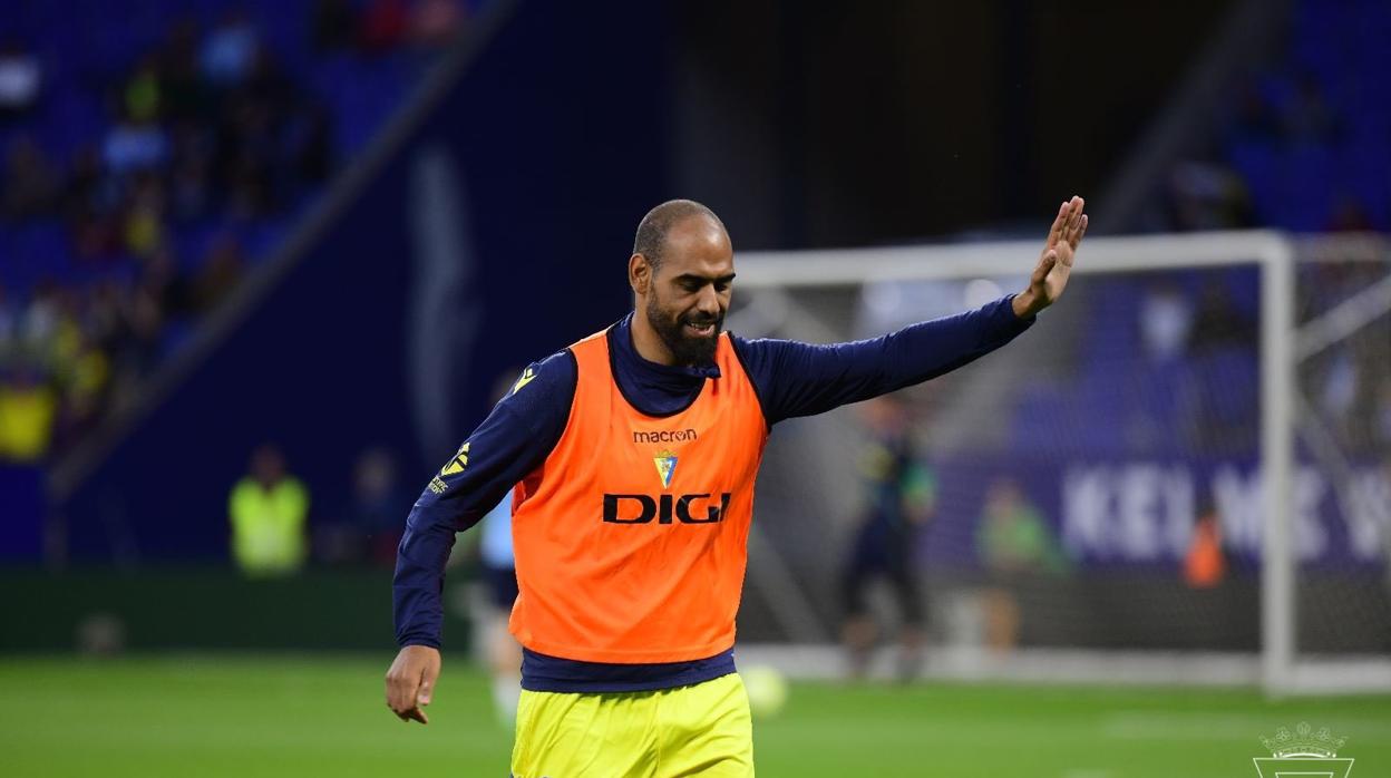 Fali, calentando en el RCDE Stadium.