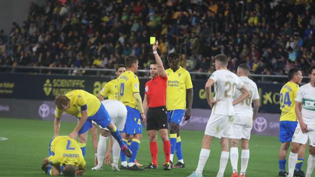 Del Cerro Grande, un árbitro polémico para recibir al Osasuna