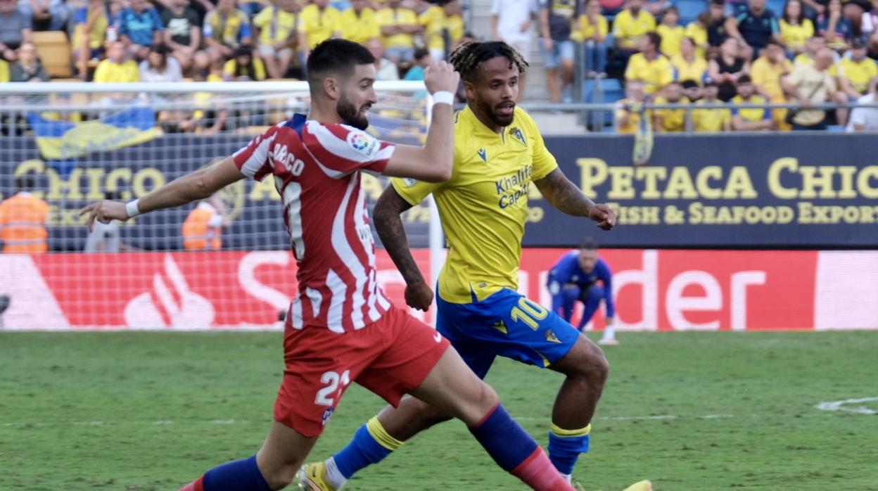 El Cádiz CF ganó 3-2 al Atlético en la primera vuelta del campeonato liguero.