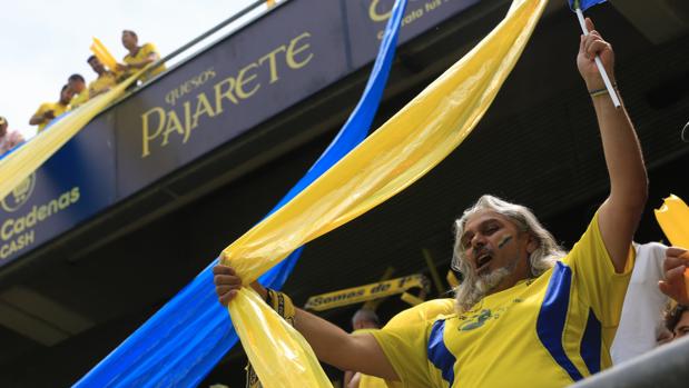 El Cádiz CF apuesta por la fiebre amarilla