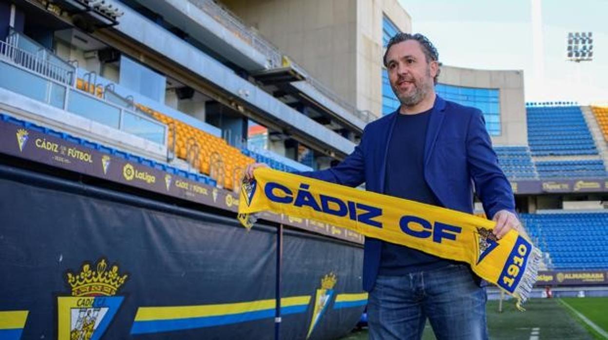 Sergio el día que firmó por el Cádiz CF