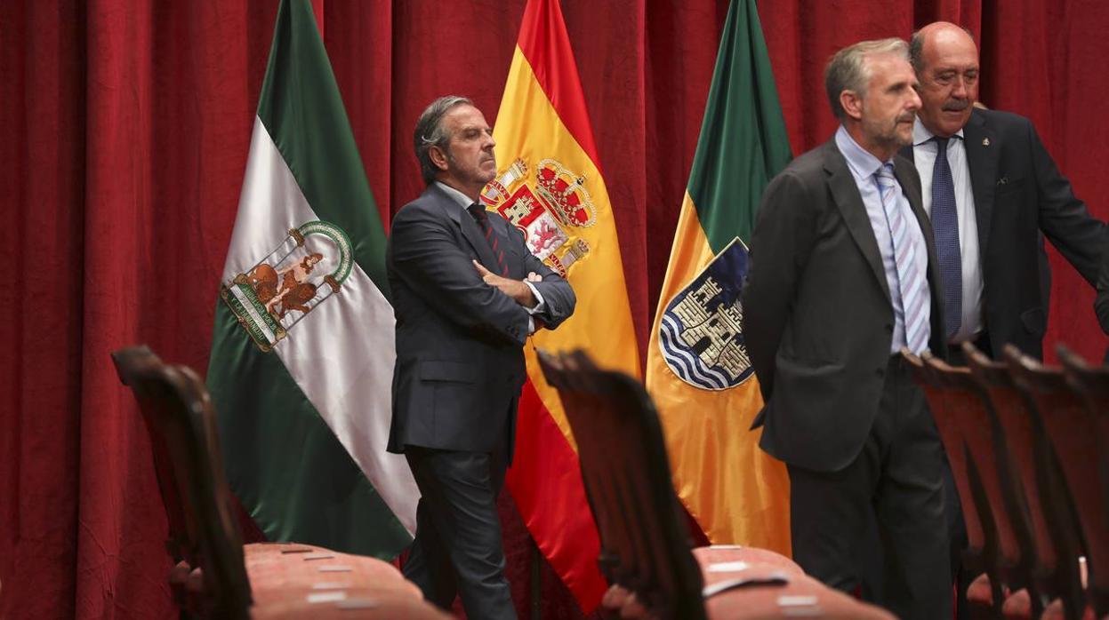 Carmelo Navarro, a la derecha en la imagen, ya es edil del Ayuntamiento de El Puerto de Santa María.